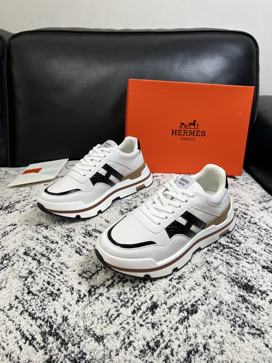 Hermes  高品质  顶级工艺品  爱马仕 专柜同步发售原厂配置，意大利进口原版牛皮面料，高品质拼接工艺，全进口水染