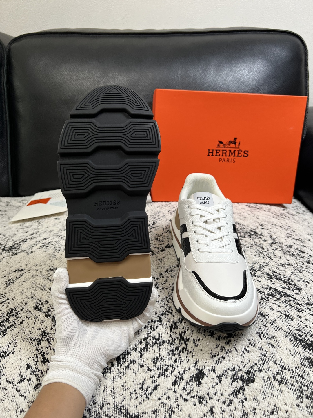 Hermes  高品质  顶级工艺品  爱马仕 专柜同步发售原厂配置，意大利进口原版牛皮面料，高品质拼接工艺，全进口水染