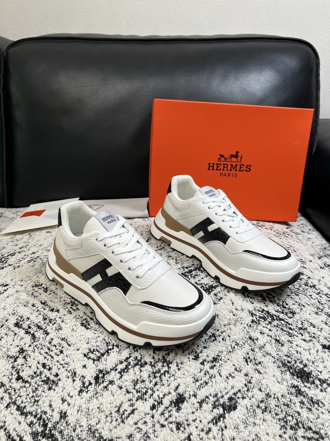 Hermes  高品质  顶级工艺品  爱马仕 专柜同步发售原厂配置，意大利进口原版牛皮面料，高品质拼接工艺，全进口水染