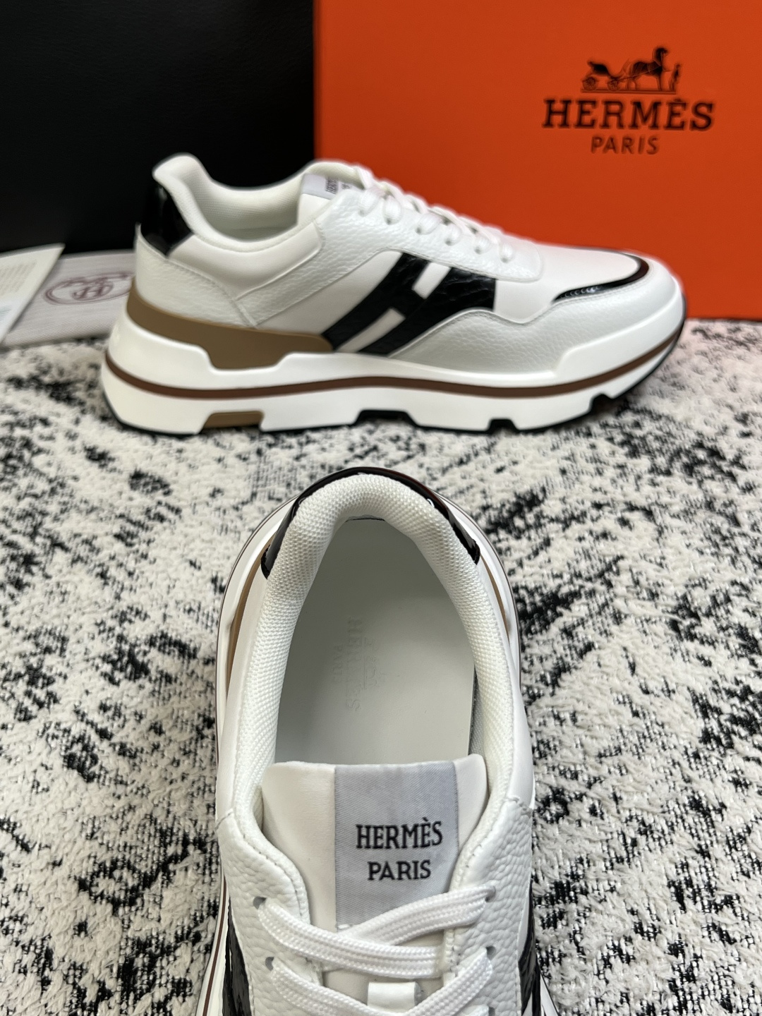 Hermes  高品质  顶级工艺品  爱马仕 专柜同步发售原厂配置，意大利进口原版牛皮面料，高品质拼接工艺，全进口水染