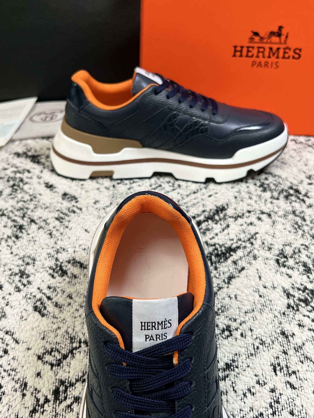Hermes  高品质  顶级工艺品  爱马仕 专柜同步发售原厂配置，意大利进口原版牛皮面料，高品质拼接工艺，全进口水染