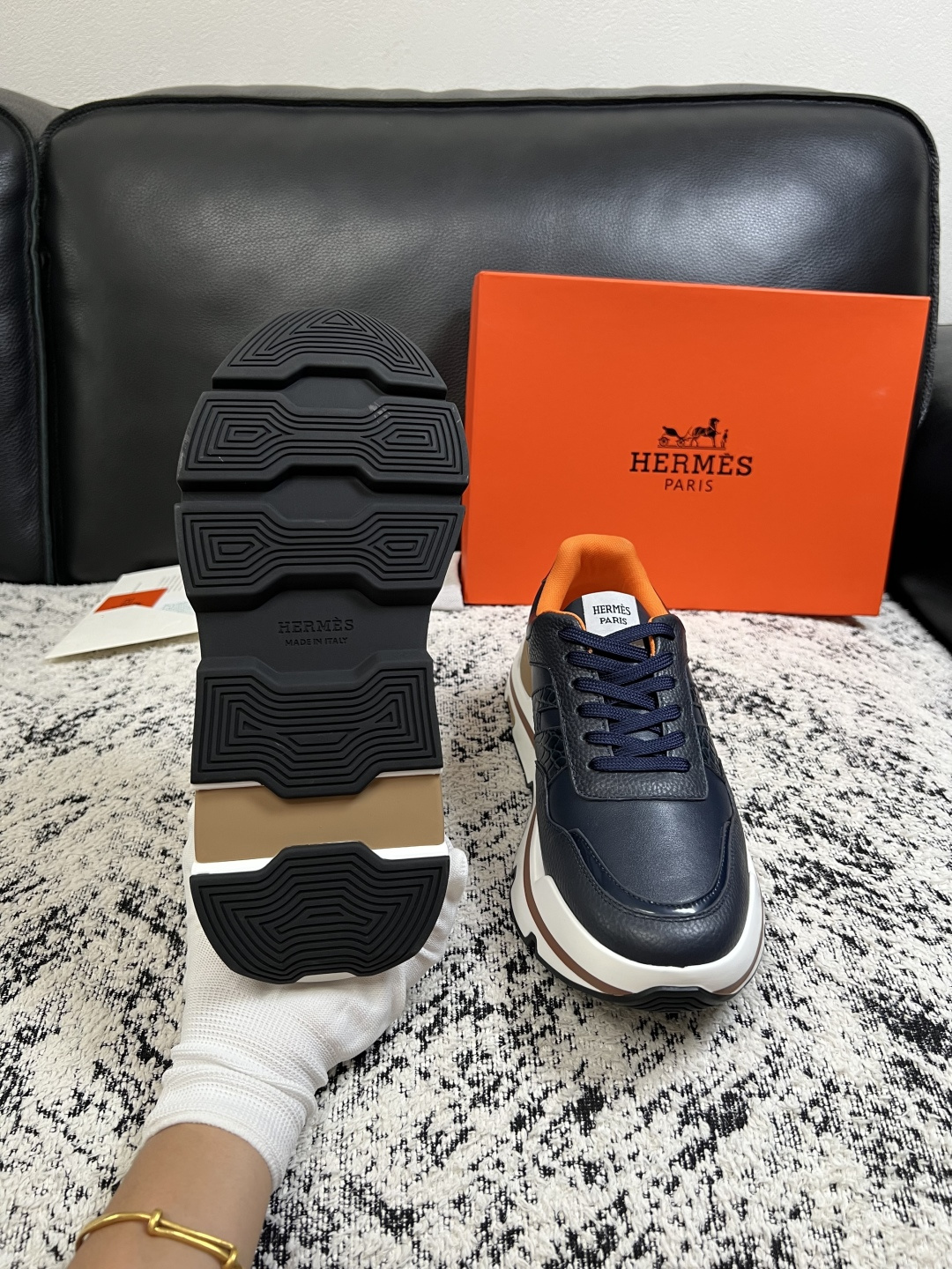Hermes  高品质  顶级工艺品  爱马仕 专柜同步发售原厂配置，意大利进口原版牛皮面料，高品质拼接工艺，全进口水染