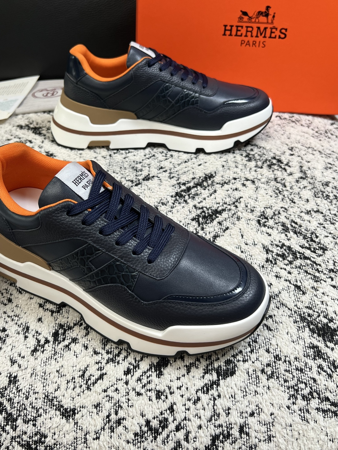 Hermes  高品质  顶级工艺品  爱马仕 专柜同步发售原厂配置，意大利进口原版牛皮面料，高品质拼接工艺，全进口水染