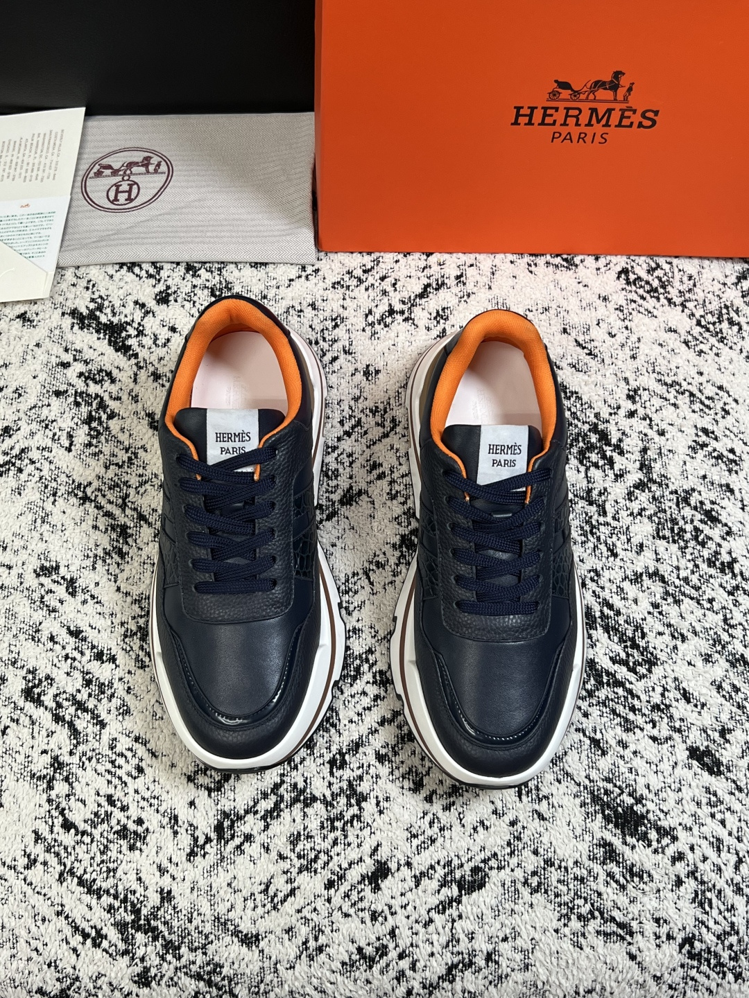 Hermes  高品质  顶级工艺品  爱马仕 专柜同步发售原厂配置，意大利进口原版牛皮面料，高品质拼接工艺，全进口水染