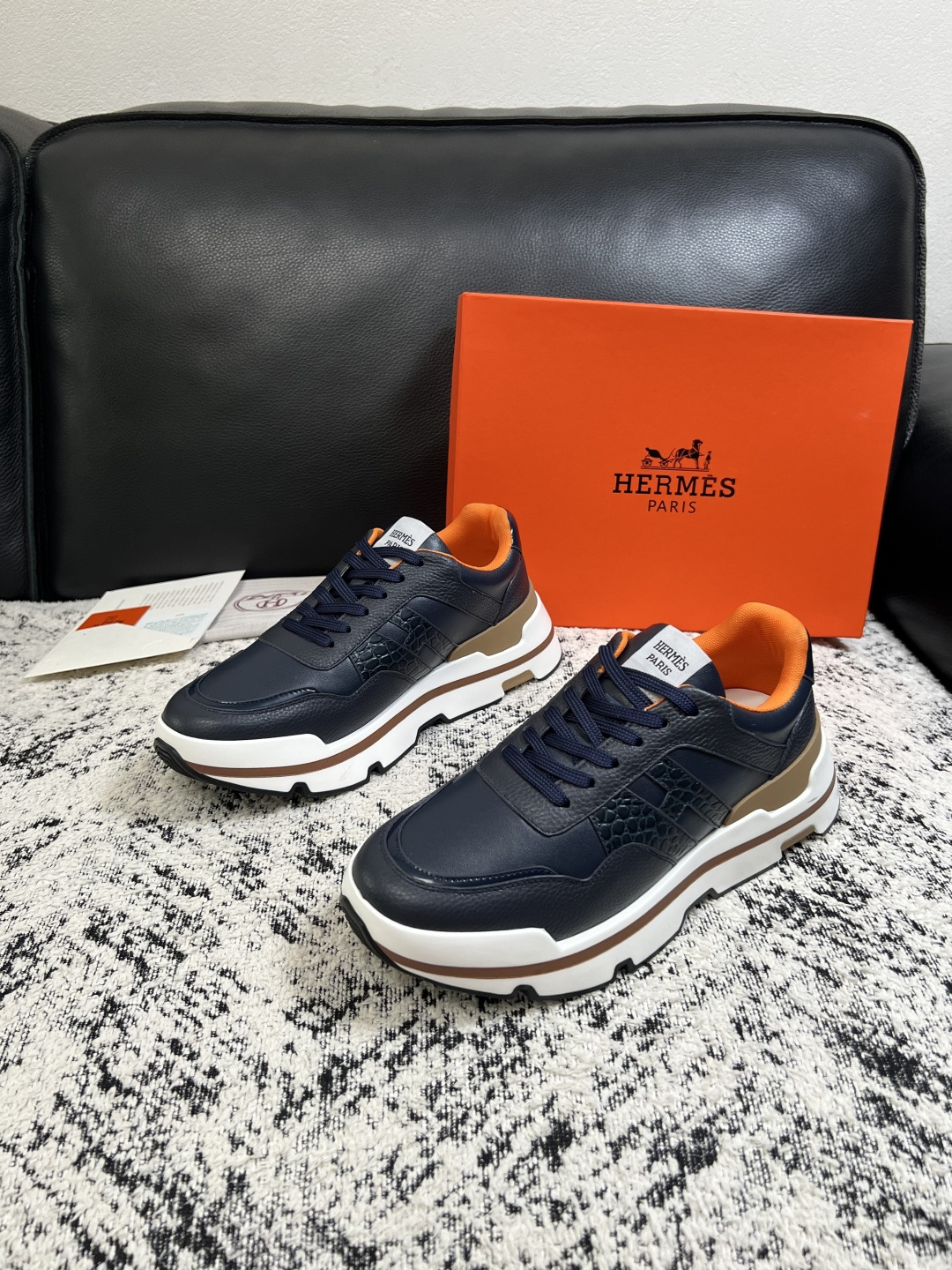 Hermes  高品质  顶级工艺品  爱马仕 专柜同步发售原厂配置，意大利进口原版牛皮面料，高品质拼接工艺，全进口水染