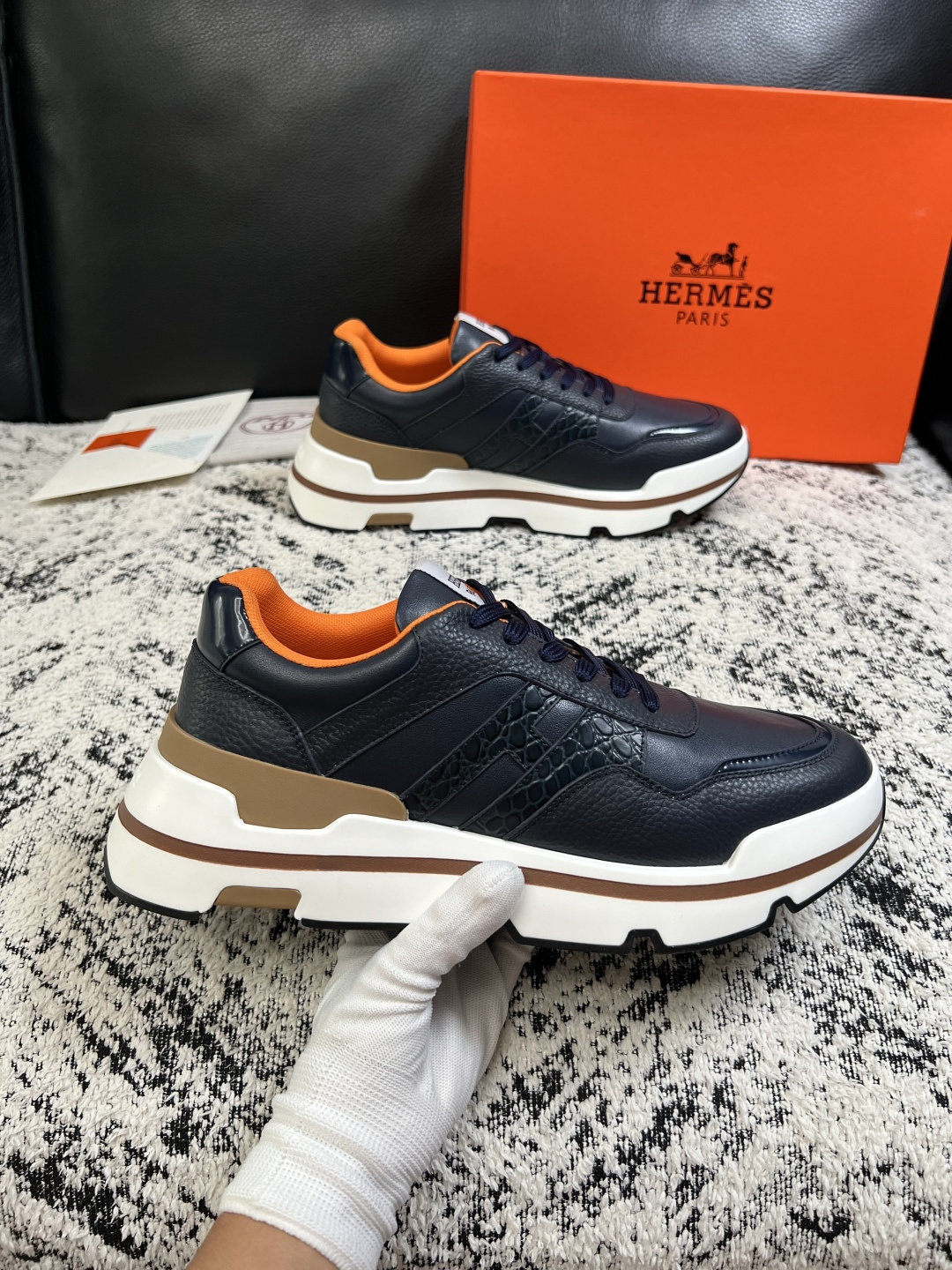 Hermes  高品质  顶级工艺品  爱马仕 专柜同步发售原厂配置，意大利进口原版牛皮面料，高品质拼接工艺，全进口水染