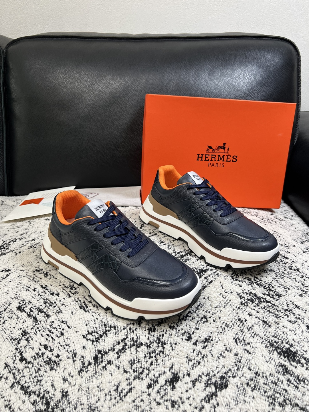 Hermes  高品质  顶级工艺品  爱马仕 专柜同步发售原厂配置，意大利进口原版牛皮面料，高品质拼接工艺，全进口水染