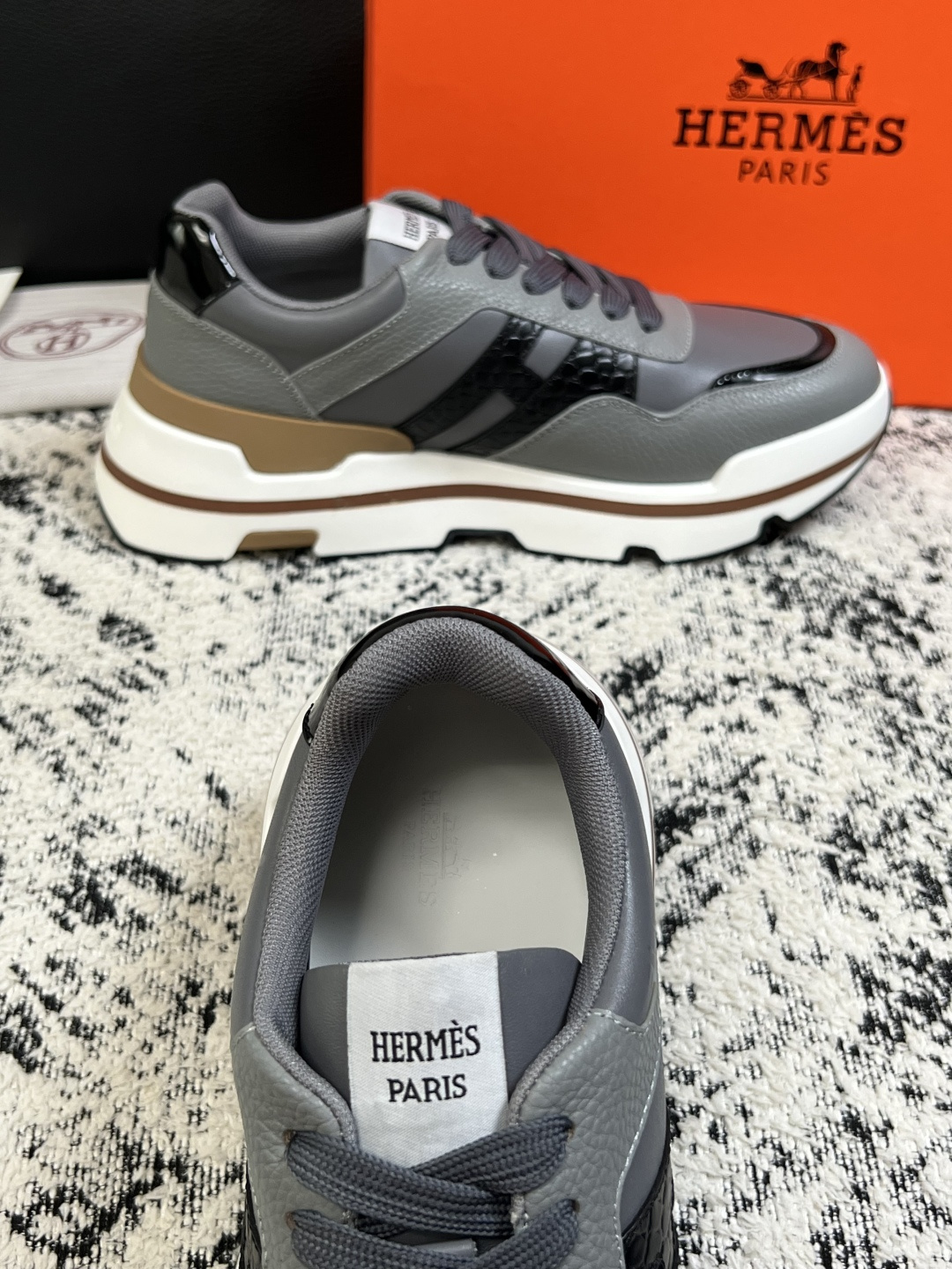 Hermes  高品质  顶级工艺品  爱马仕 专柜同步发售原厂配置，意大利进口原版牛皮面料，高品质拼接工艺，全进口水染