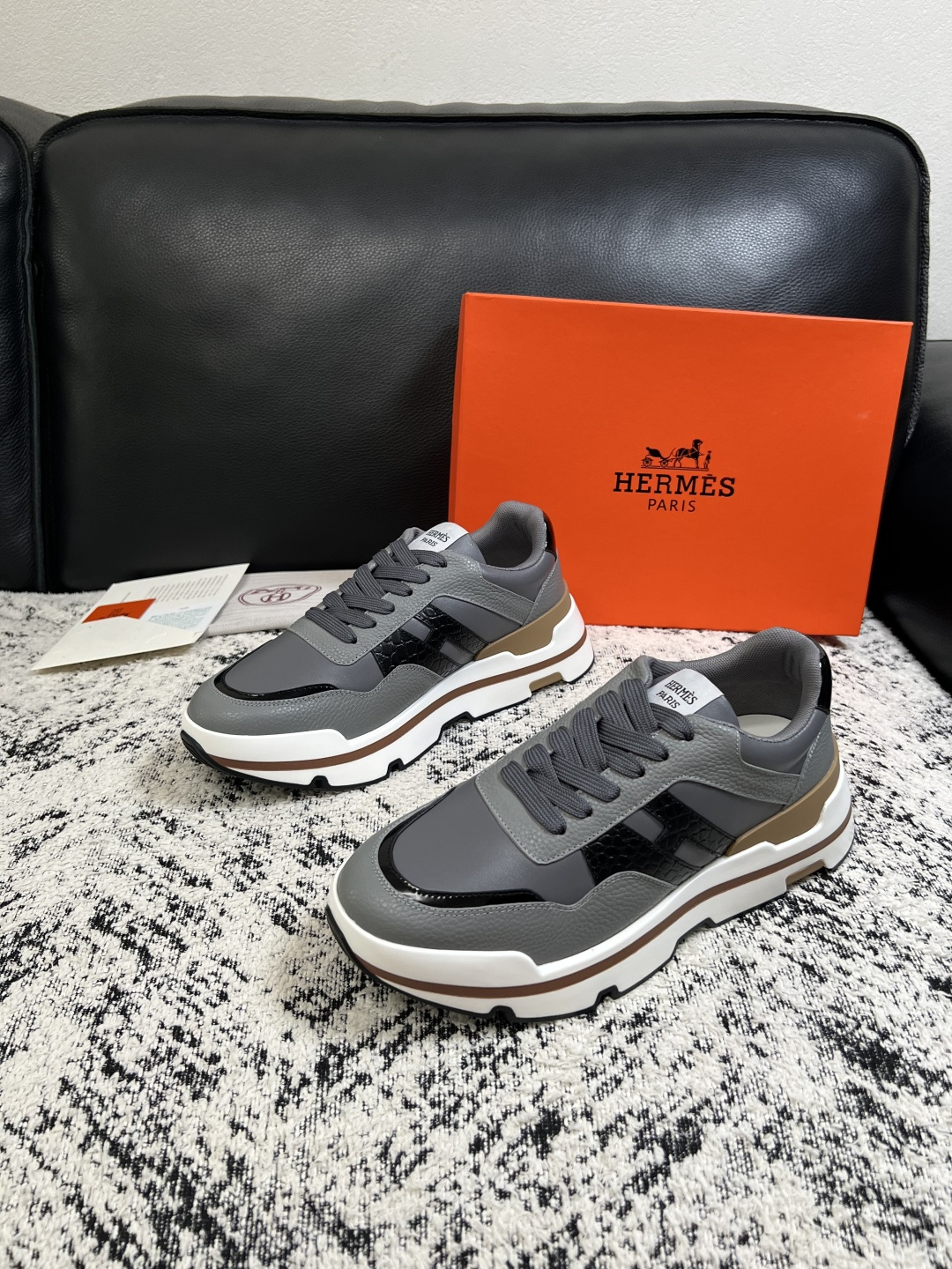 Hermes  高品质  顶级工艺品  爱马仕 专柜同步发售原厂配置，意大利进口原版牛皮面料，高品质拼接工艺，全进口水染