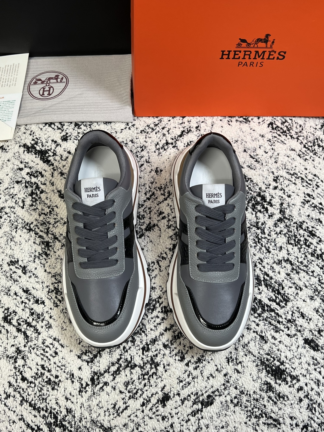 Hermes  高品质  顶级工艺品  爱马仕 专柜同步发售原厂配置，意大利进口原版牛皮面料，高品质拼接工艺，全进口水染