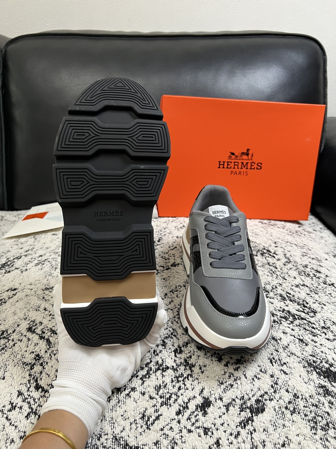 Hermes  高品质  顶级工艺品  爱马仕 专柜同步发售原厂配置，意大利进口原版牛皮面料，高品质拼接工艺，全进口水染