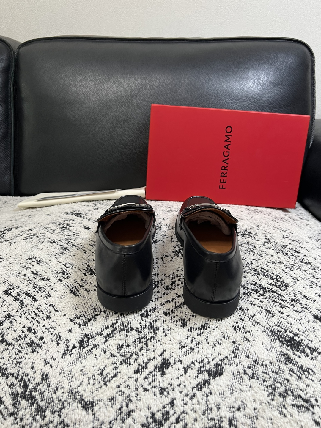 Ferragamo  高品质  顶级工艺品  菲拉格慕  皮鞋专柜同步发售原厂配置，意大利进口原版牛皮，进口水染牛里 ，