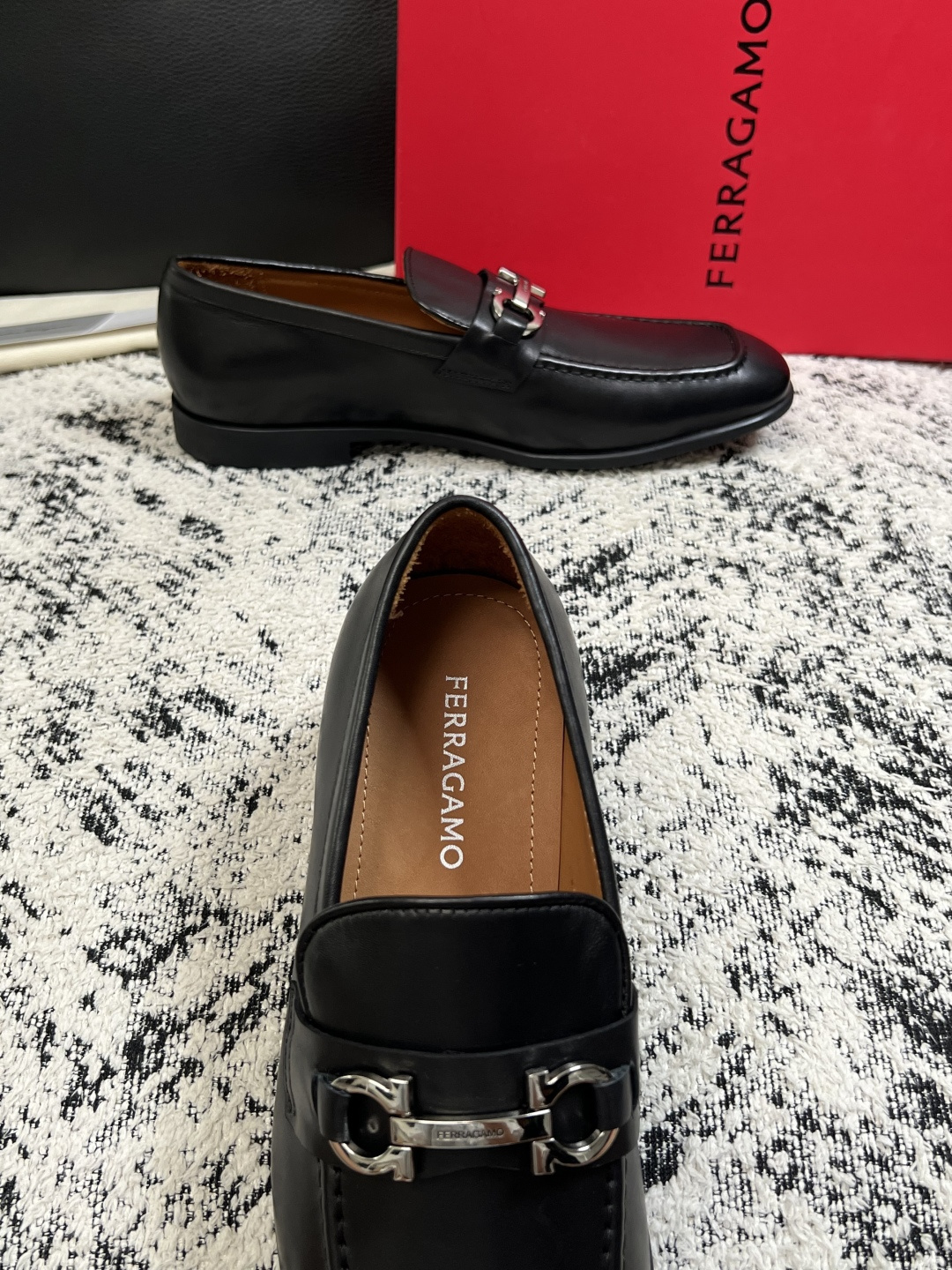 Ferragamo  高品质  顶级工艺品  菲拉格慕  皮鞋专柜同步发售原厂配置，意大利进口原版牛皮，进口水染牛里 ，