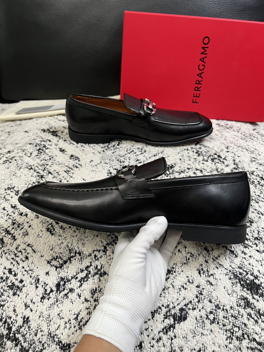 Ferragamo  高品质  顶级工艺品  菲拉格慕  皮鞋专柜同步发售原厂配置，意大利进口原版牛皮，进口水染牛里 ，