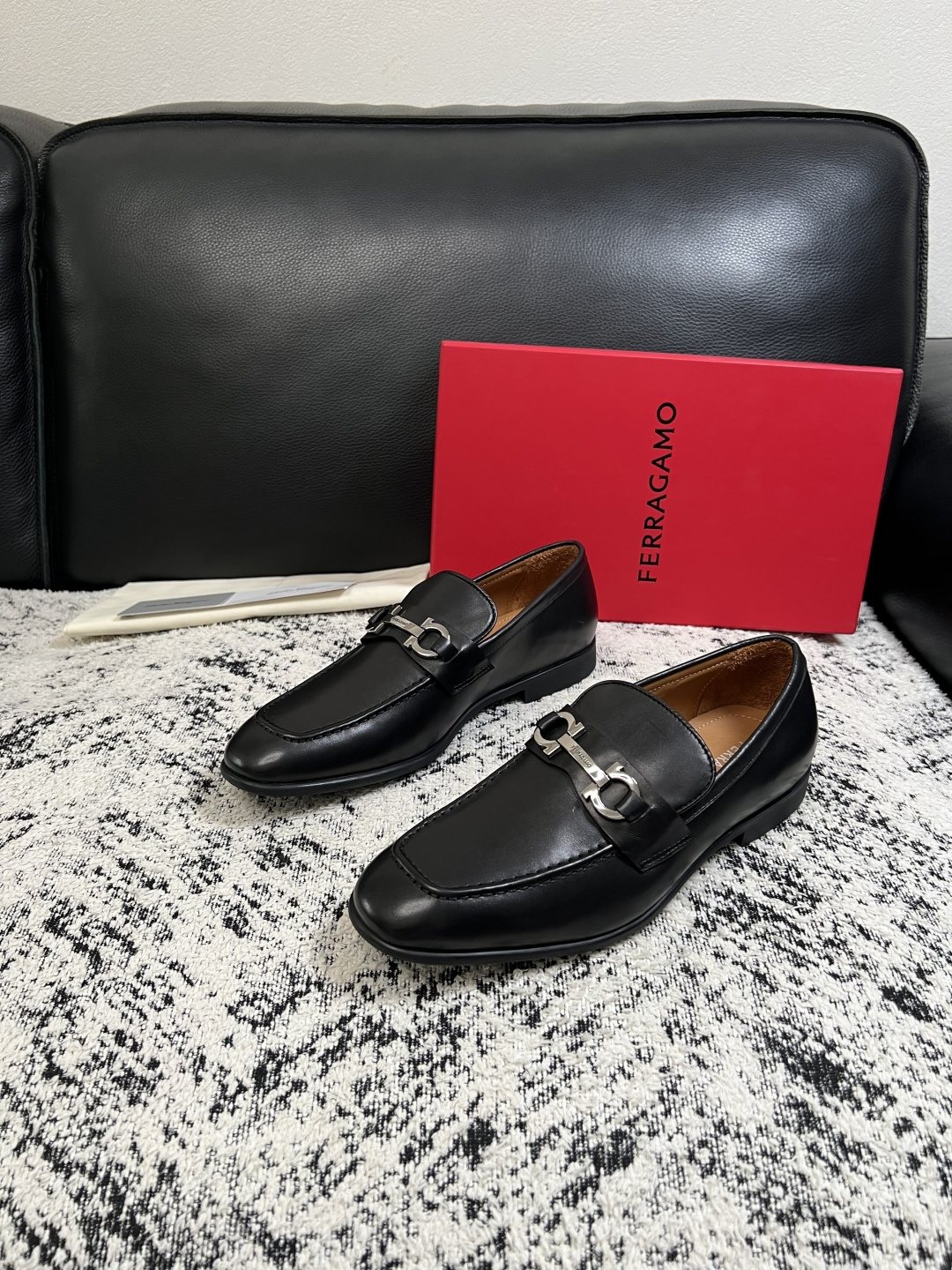 Ferragamo  高品质  顶级工艺品  菲拉格慕  皮鞋专柜同步发售原厂配置，意大利进口原版牛皮，进口水染牛里 ，