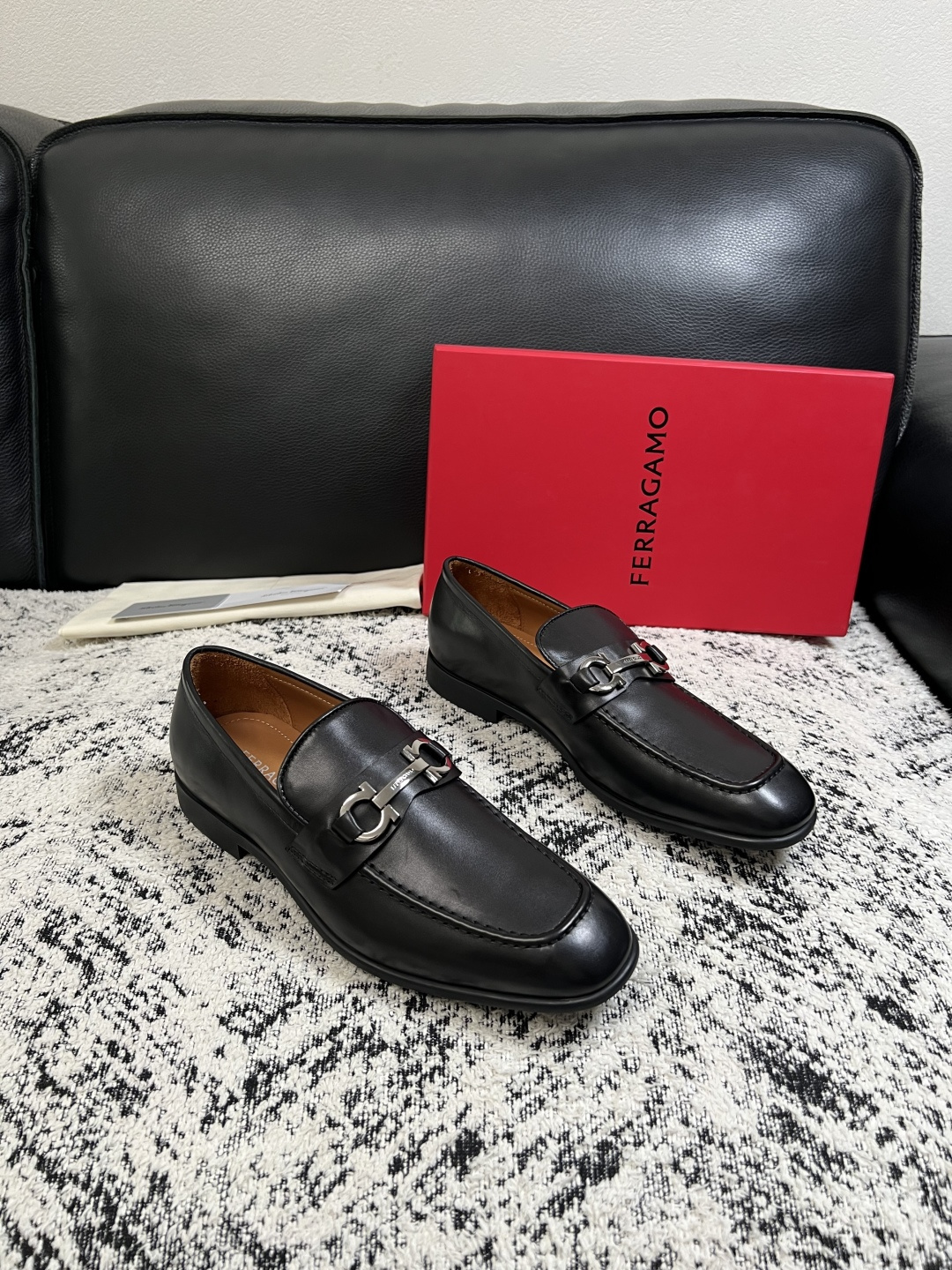 Ferragamo  高品质  顶级工艺品  菲拉格慕  皮鞋专柜同步发售原厂配置，意大利进口原版牛皮，进口水染牛里 ，