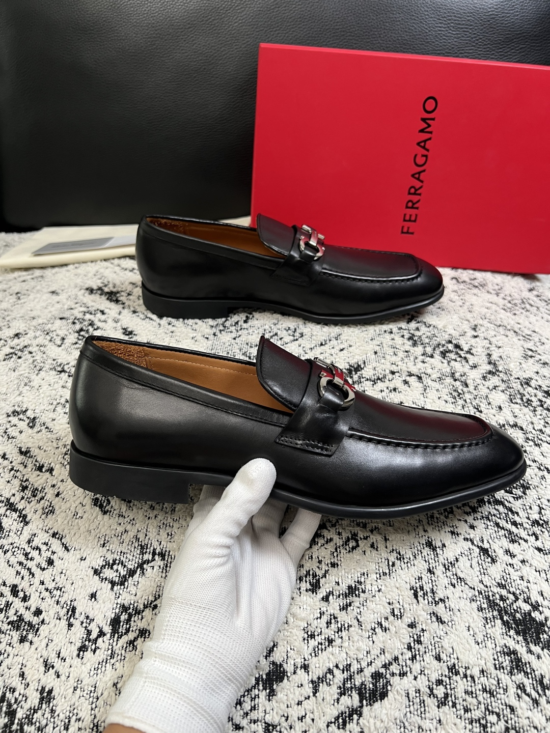 Ferragamo  高品质  顶级工艺品  菲拉格慕  皮鞋专柜同步发售原厂配置，意大利进口原版牛皮，进口水染牛里 ，