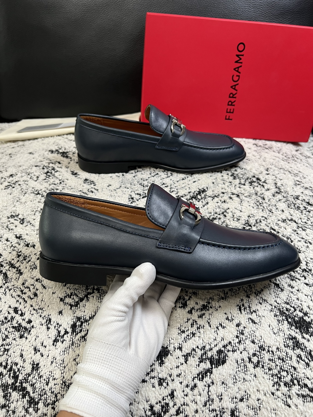 Ferragamo  高品质  顶级工艺品  菲拉格慕  皮鞋专柜同步发售原厂配置，意大利进口原版牛皮，进口水染牛里 ，