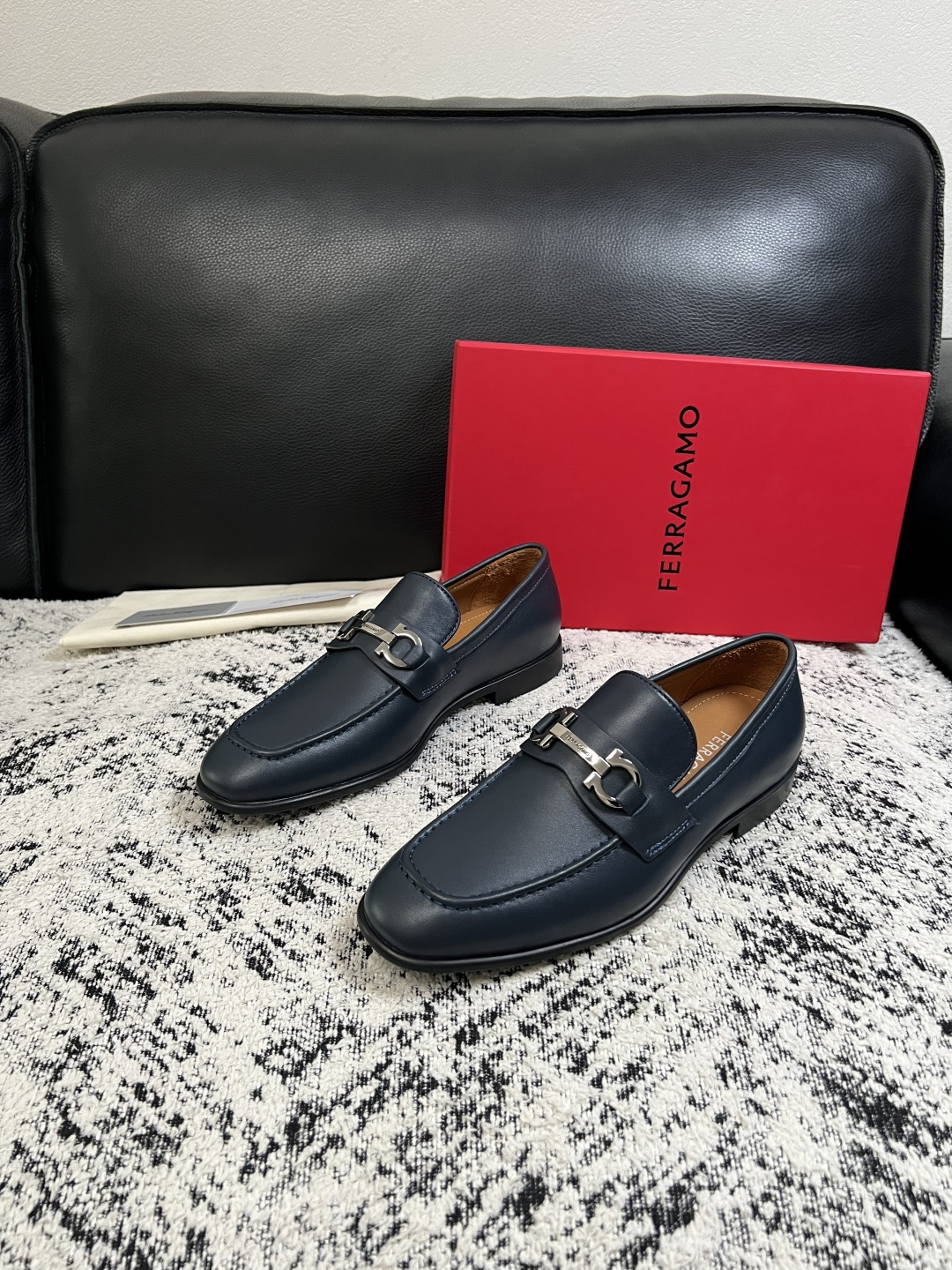Ferragamo  高品质  顶级工艺品  菲拉格慕  皮鞋专柜同步发售原厂配置，意大利进口原版牛皮，进口水染牛里 ，