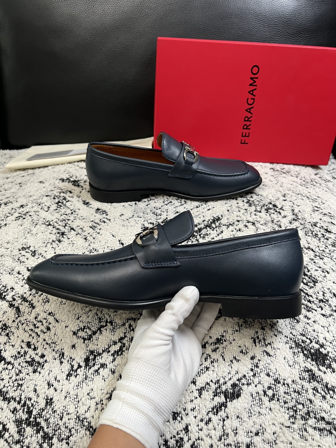 Ferragamo  高品质  顶级工艺品  菲拉格慕  皮鞋专柜同步发售原厂配置，意大利进口原版牛皮，进口水染牛里 ，