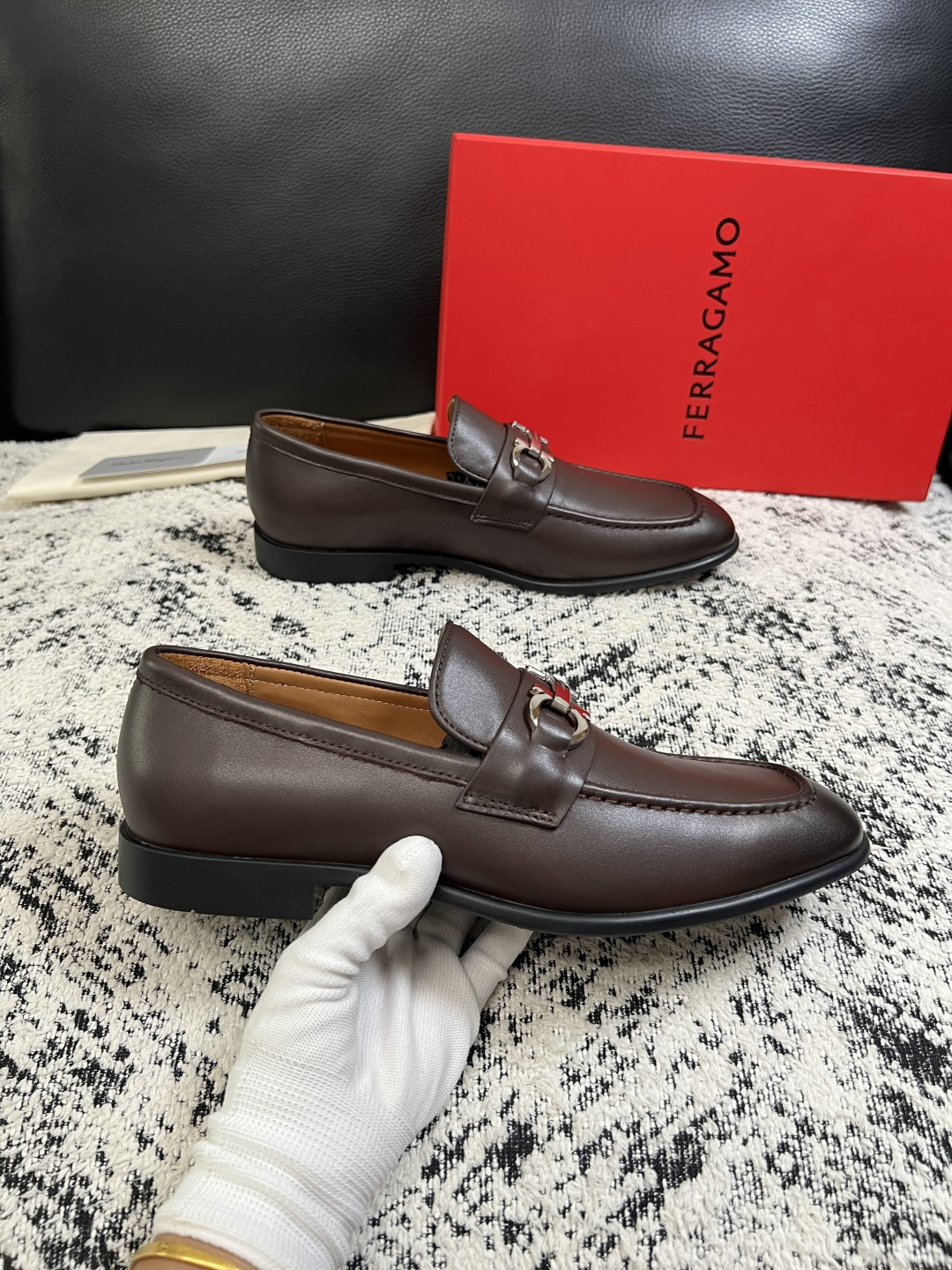 Ferragamo  高品质  顶级工艺品  菲拉格慕  皮鞋专柜同步发售原厂配置，意大利进口原版牛皮，进口水染牛里 ，