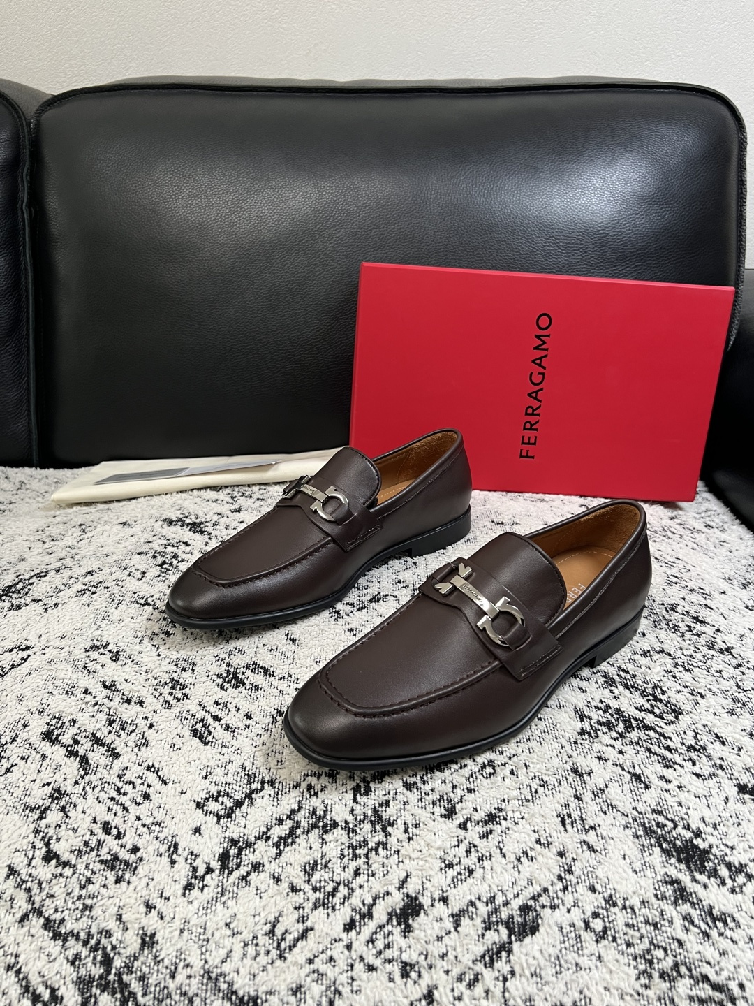 Ferragamo  高品质  顶级工艺品  菲拉格慕  皮鞋专柜同步发售原厂配置，意大利进口原版牛皮，进口水染牛里 ，