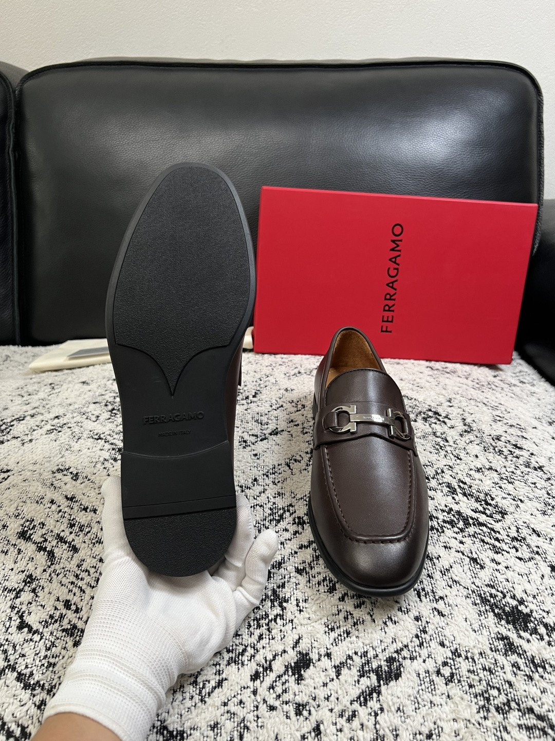 Ferragamo  高品质  顶级工艺品  菲拉格慕  皮鞋专柜同步发售原厂配置，意大利进口原版牛皮，进口水染牛里 ，