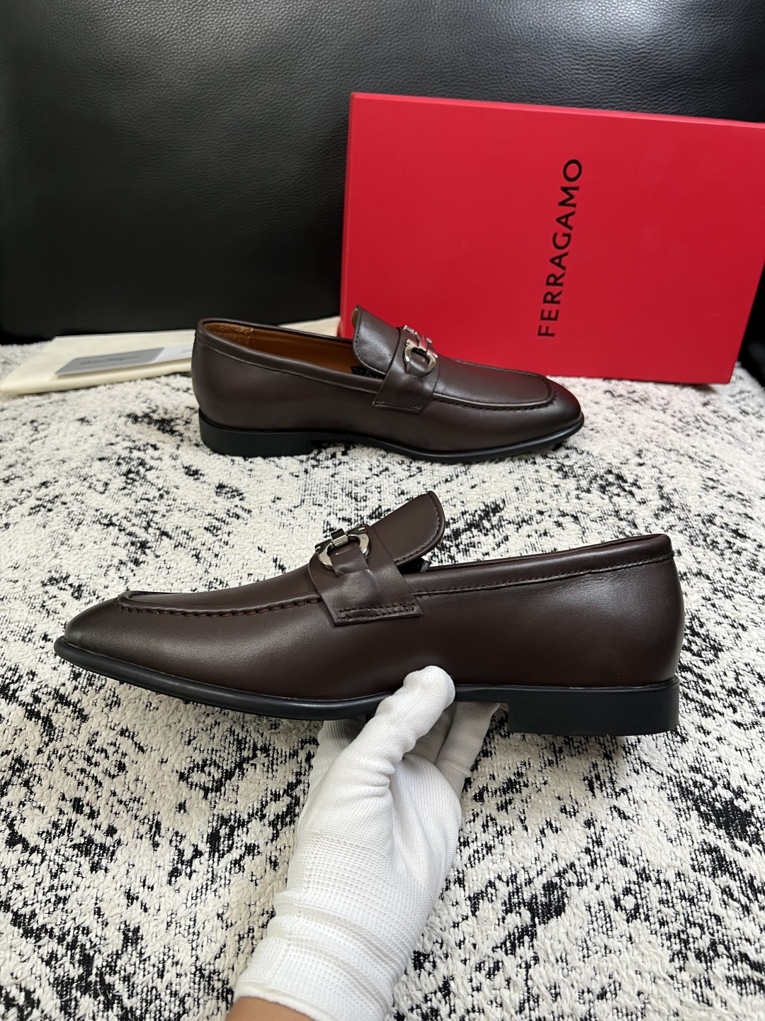 Ferragamo  高品质  顶级工艺品  菲拉格慕  皮鞋专柜同步发售原厂配置，意大利进口原版牛皮，进口水染牛里 ，