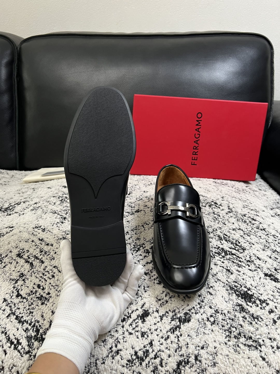 Ferragamo  高品质  顶级工艺品  菲拉格慕  皮鞋专柜同步发售原厂配置，意大利进口原版牛皮，进口水染牛里 ，