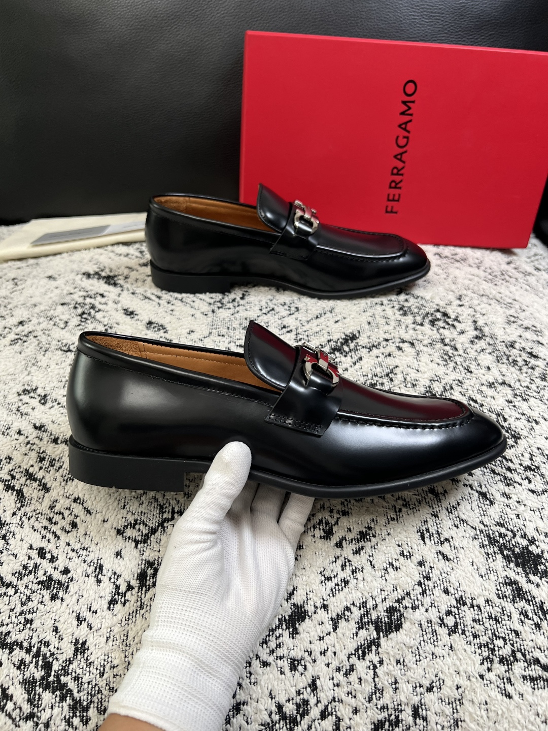 Ferragamo  高品质  顶级工艺品  菲拉格慕  皮鞋专柜同步发售原厂配置，意大利进口原版牛皮，进口水染牛里 ，
