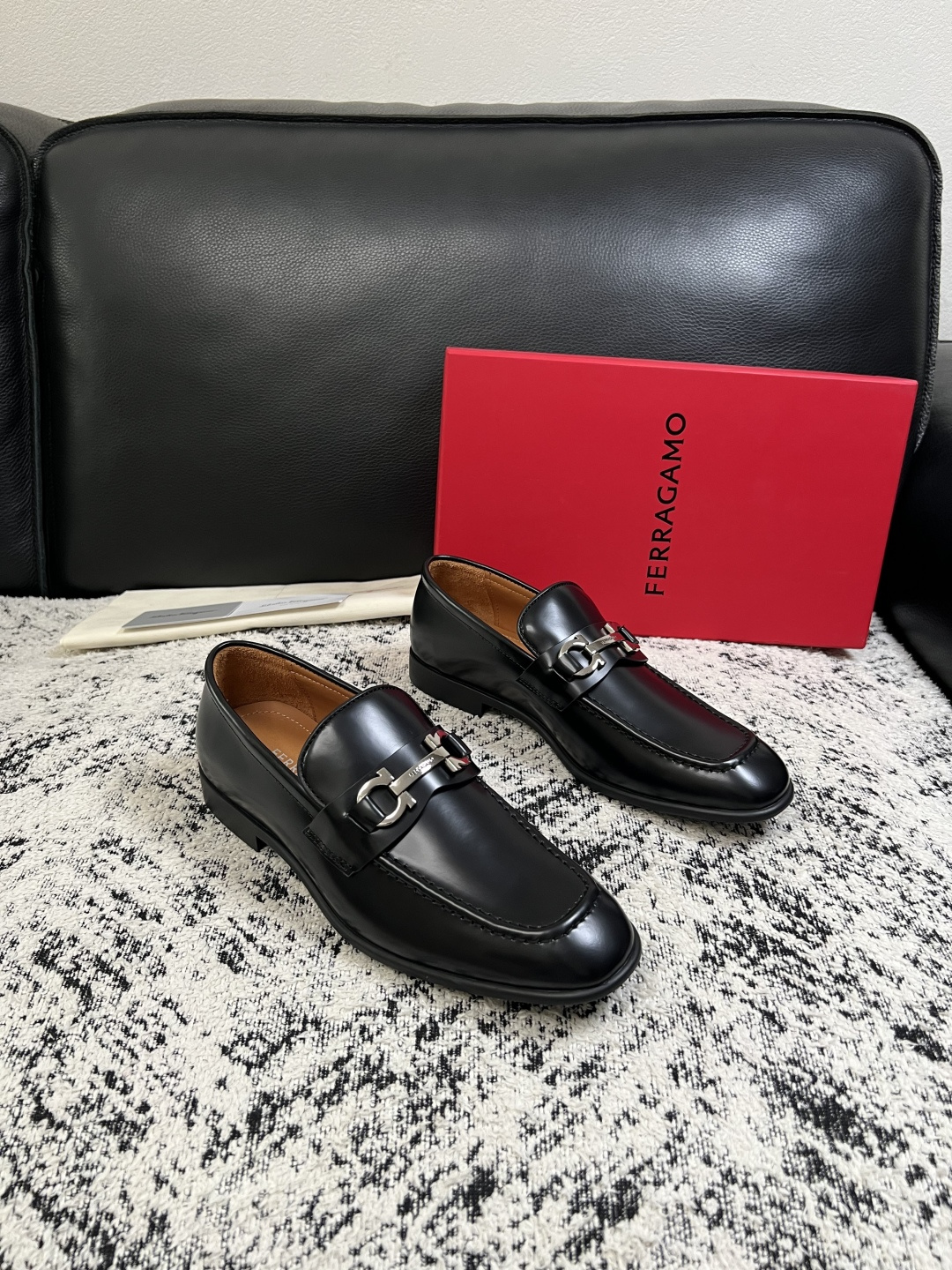 Ferragamo  高品质  顶级工艺品  菲拉格慕  皮鞋专柜同步发售原厂配置，意大利进口原版牛皮，进口水染牛里 ，