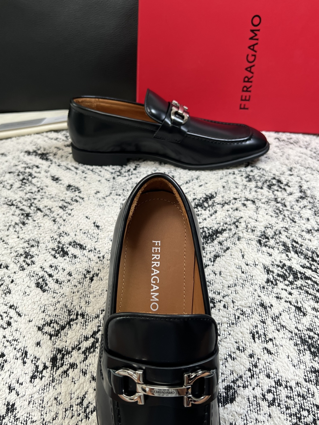 Ferragamo  高品质  顶级工艺品  菲拉格慕  皮鞋专柜同步发售原厂配置，意大利进口原版牛皮，进口水染牛里 ，