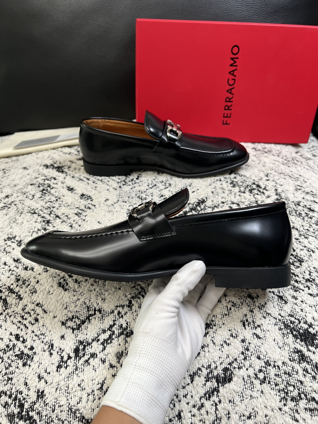 Ferragamo  高品质  顶级工艺品  菲拉格慕  皮鞋专柜同步发售原厂配置，意大利进口原版牛皮，进口水染牛里 ，