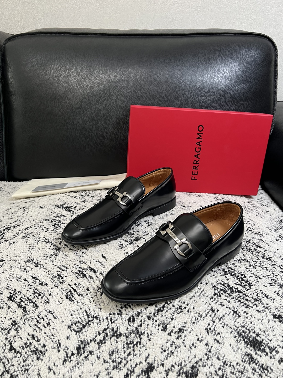 Ferragamo  高品质  顶级工艺品  菲拉格慕  皮鞋专柜同步发售原厂配置，意大利进口原版牛皮，进口水染牛里 ，