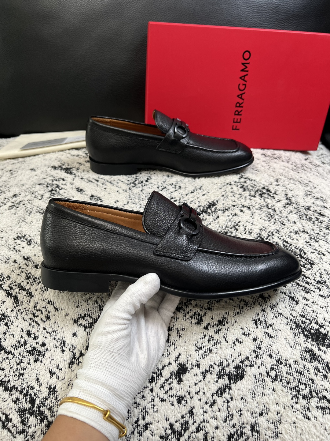 Ferragamo  高品质  顶级工艺品  菲拉格慕  皮鞋专柜同步发售原厂配置，意大利进口原版牛皮，进口水染牛里 ，