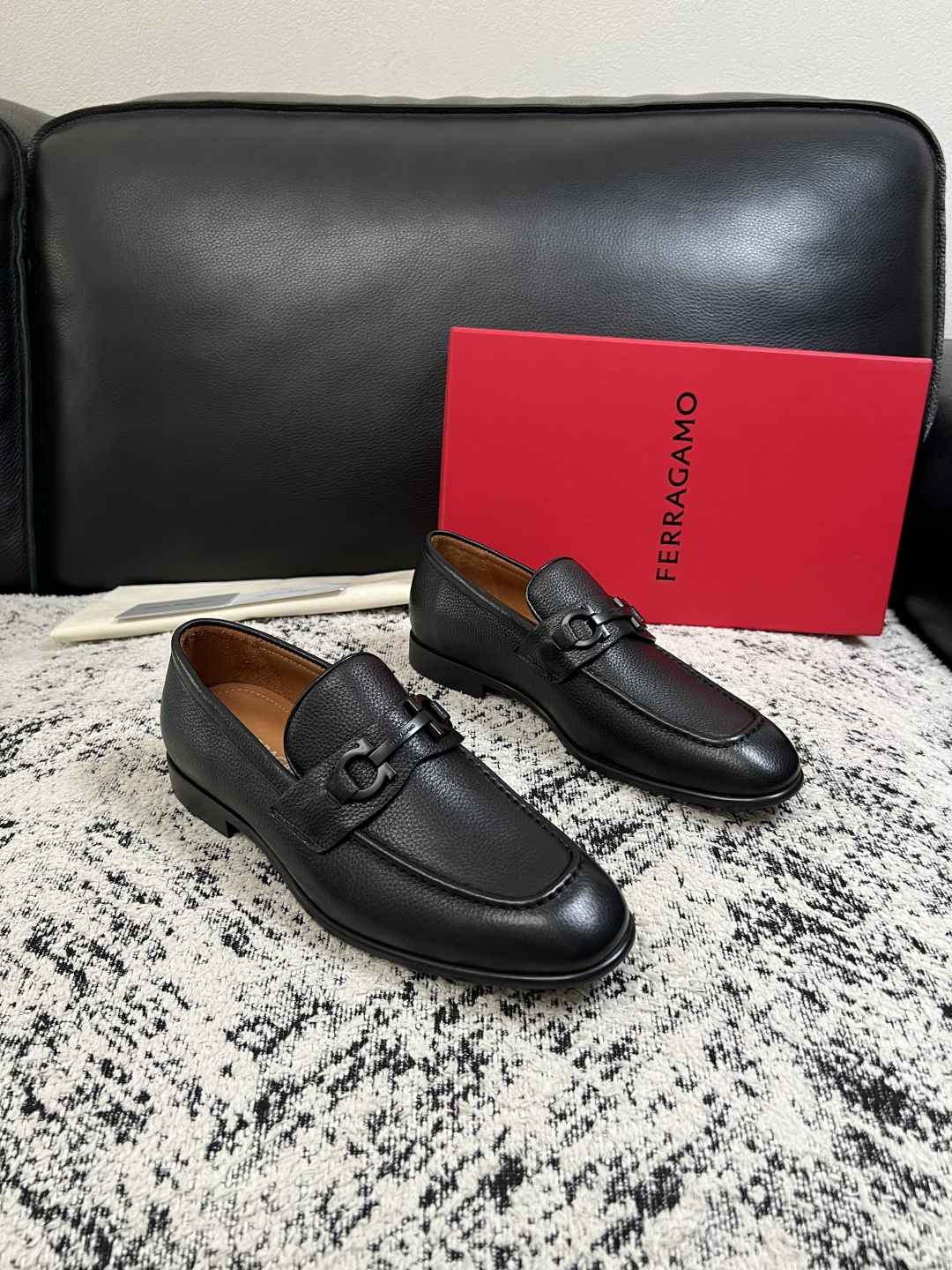 Ferragamo  高品质  顶级工艺品  菲拉格慕  皮鞋专柜同步发售原厂配置，意大利进口原版牛皮，进口水染牛里 ，