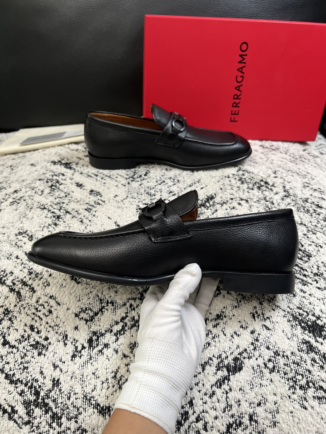 Ferragamo  高品质  顶级工艺品  菲拉格慕  皮鞋专柜同步发售原厂配置，意大利进口原版牛皮，进口水染牛里 ，