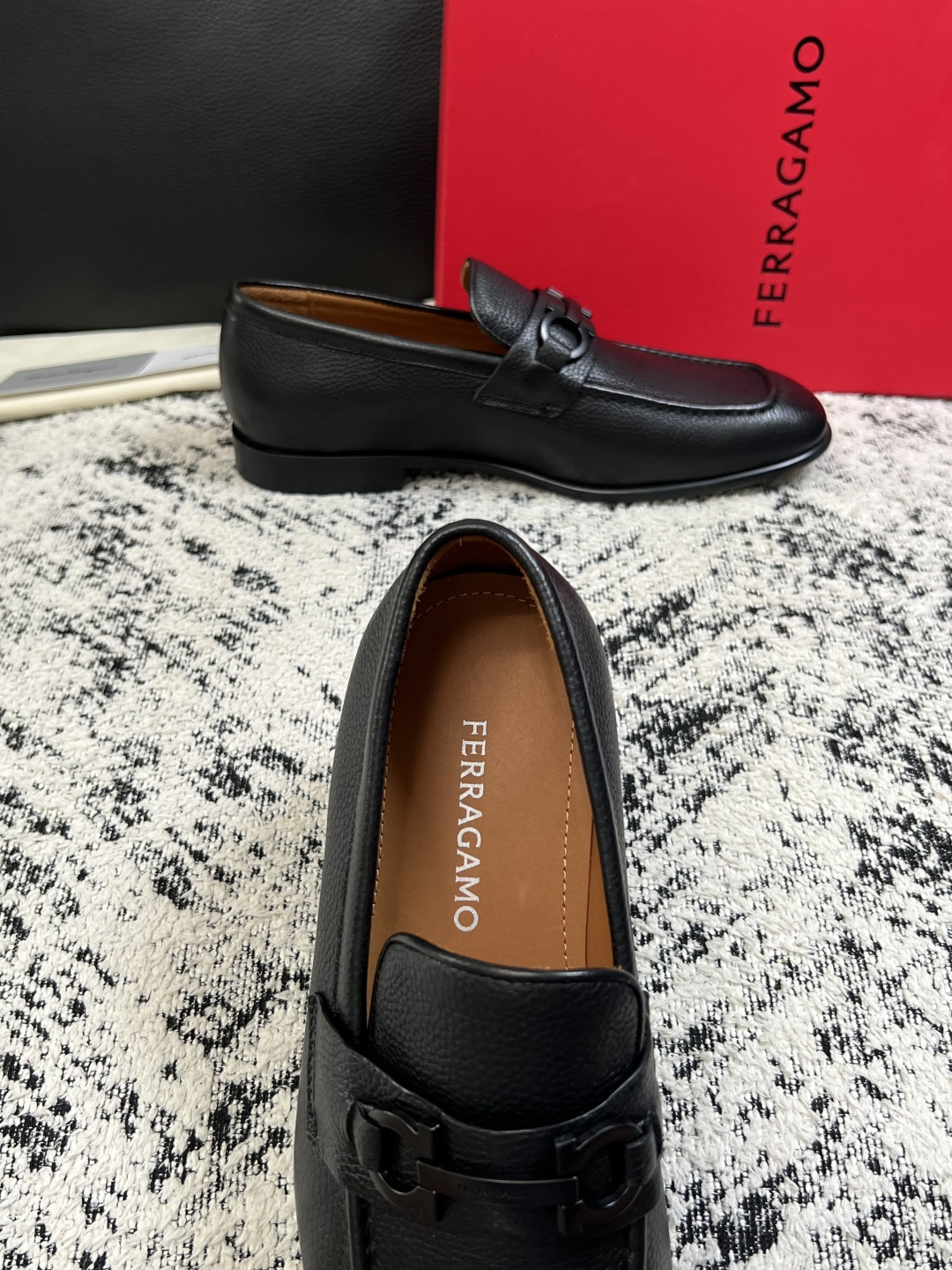 Ferragamo  高品质  顶级工艺品  菲拉格慕  皮鞋专柜同步发售原厂配置，意大利进口原版牛皮，进口水染牛里 ，