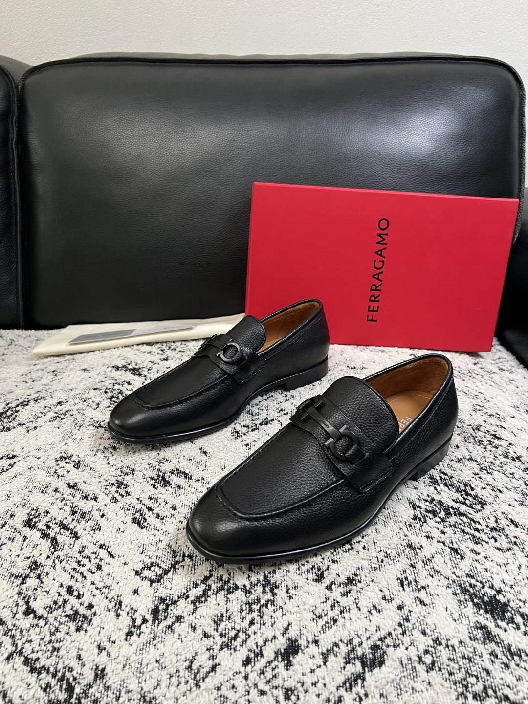 Ferragamo  高品质  顶级工艺品  菲拉格慕  皮鞋专柜同步发售原厂配置，意大利进口原版牛皮，进口水染牛里 ，