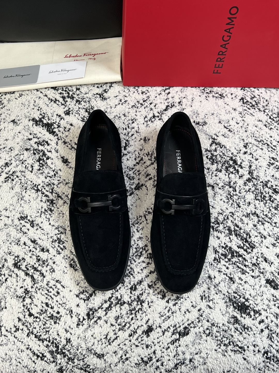 Ferragamo  高品质  顶级工艺品  菲拉格慕  皮鞋专柜同步发售原厂配置，意大利进口原版牛皮，进口水染牛里 ，