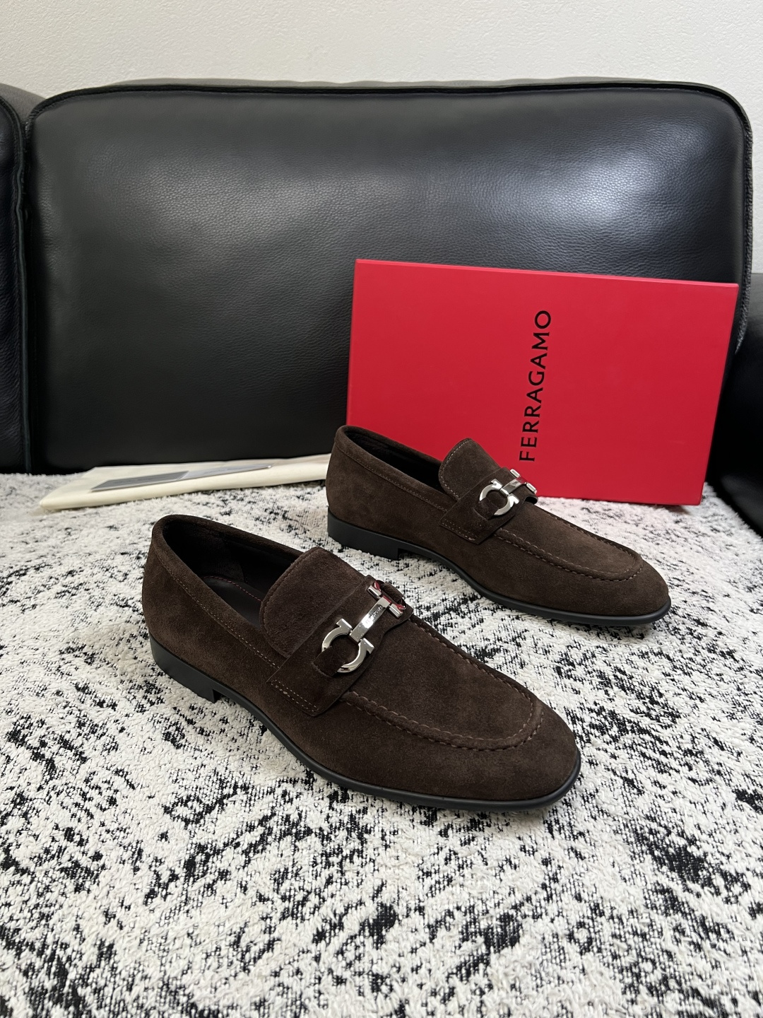 Ferragamo  高品质  顶级工艺品  菲拉格慕  皮鞋专柜同步发售原厂配置，意大利进口原版牛皮，进口水染牛里 ，