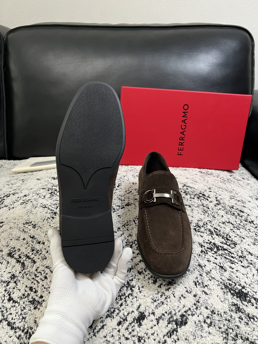 Ferragamo  高品质  顶级工艺品  菲拉格慕  皮鞋专柜同步发售原厂配置，意大利进口原版牛皮，进口水染牛里 ，