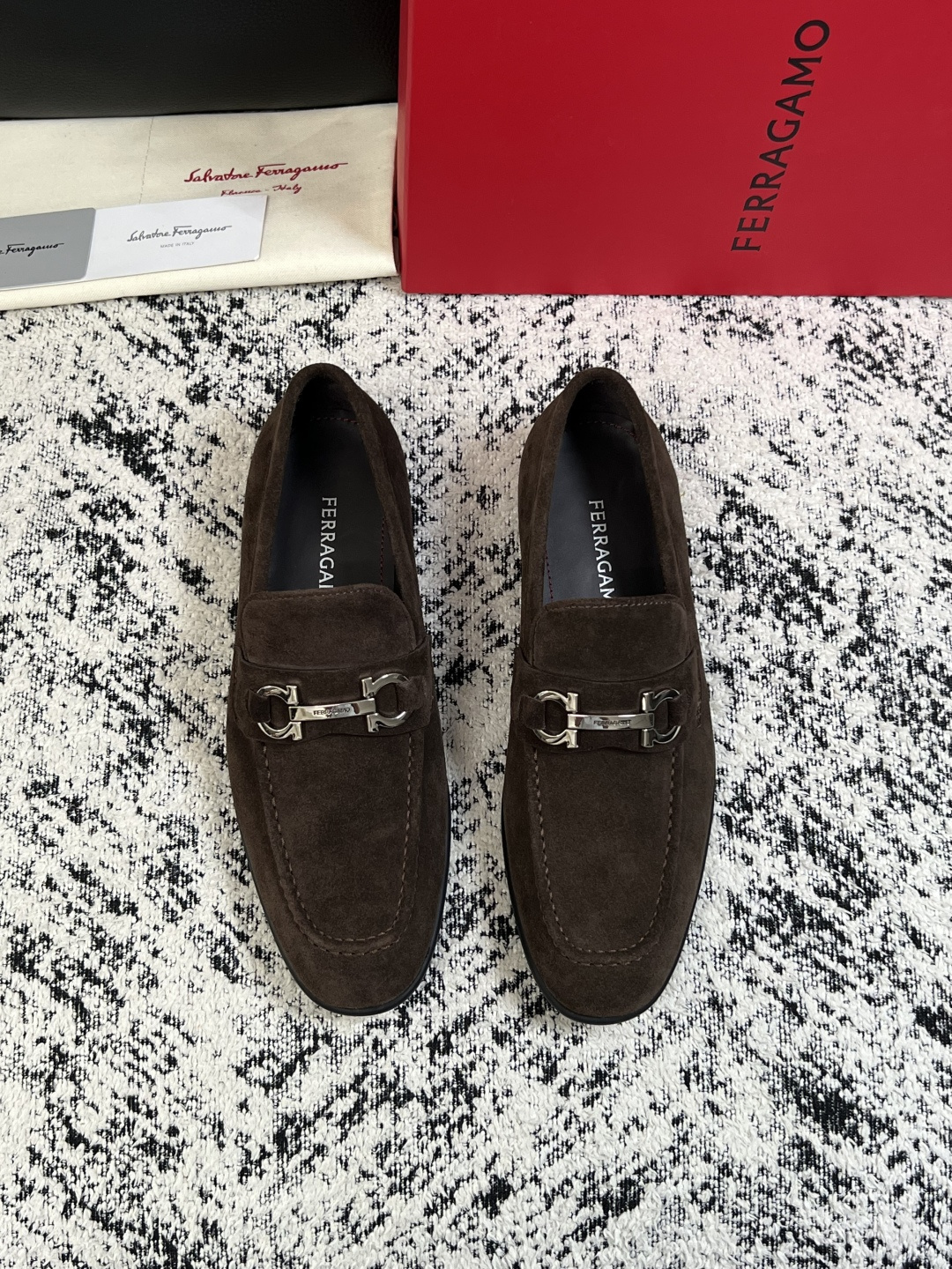 Ferragamo  高品质  顶级工艺品  菲拉格慕  皮鞋专柜同步发售原厂配置，意大利进口原版牛皮，进口水染牛里 ，