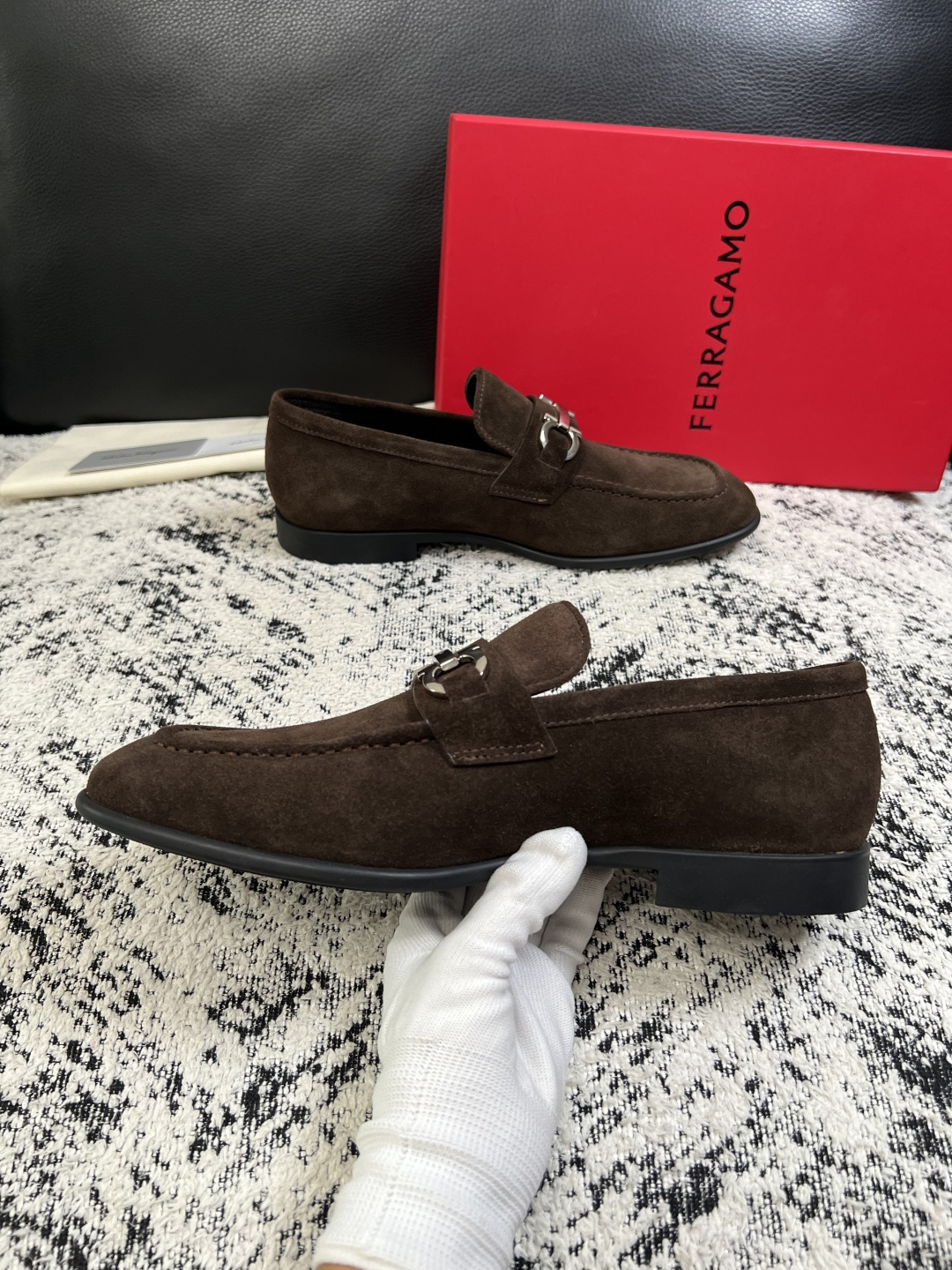 Ferragamo  高品质  顶级工艺品  菲拉格慕  皮鞋专柜同步发售原厂配置，意大利进口原版牛皮，进口水染牛里 ，