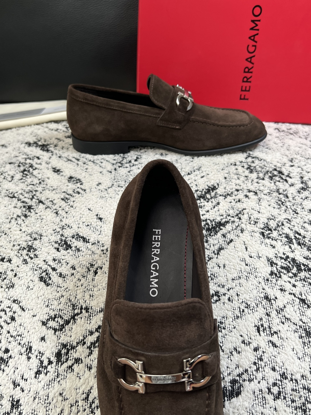 Ferragamo  高品质  顶级工艺品  菲拉格慕  皮鞋专柜同步发售原厂配置，意大利进口原版牛皮，进口水染牛里 ，