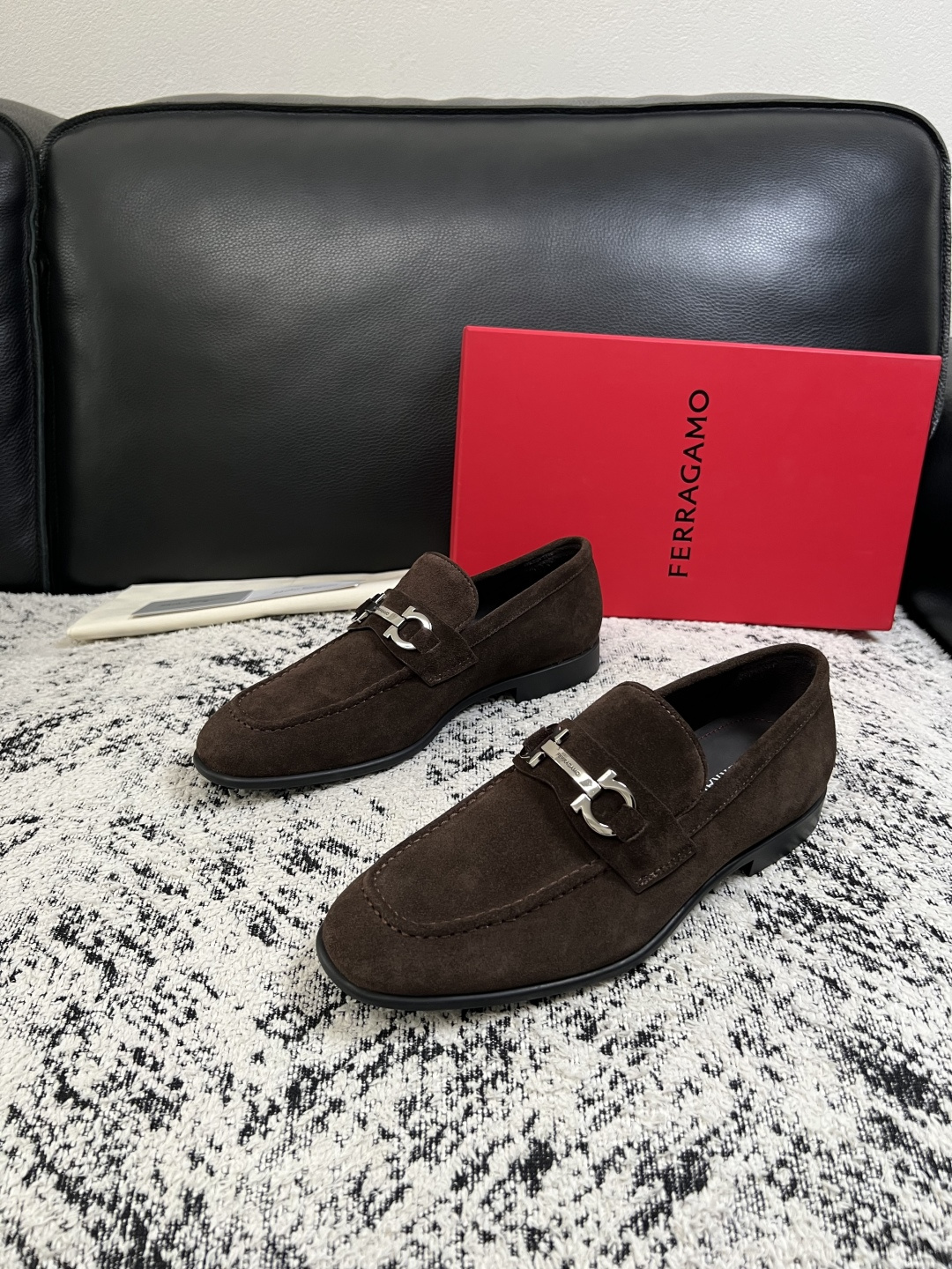Ferragamo  高品质  顶级工艺品  菲拉格慕  皮鞋专柜同步发售原厂配置，意大利进口原版牛皮，进口水染牛里 ，