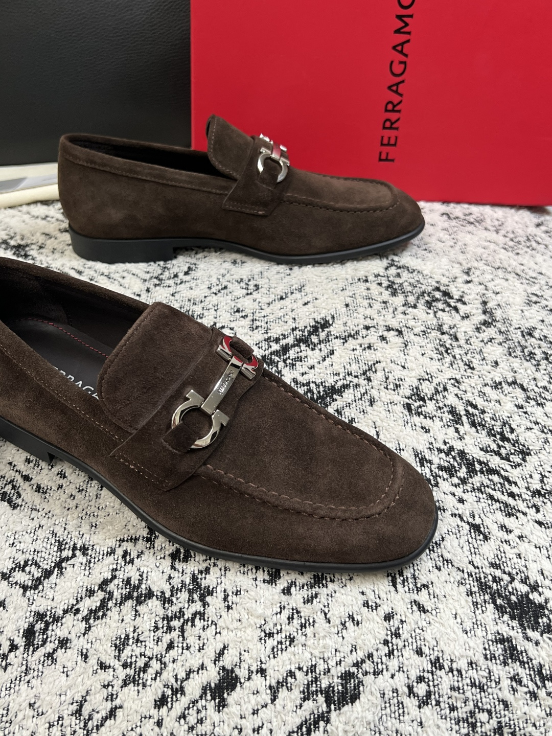 Ferragamo  高品质  顶级工艺品  菲拉格慕  皮鞋专柜同步发售原厂配置，意大利进口原版牛皮，进口水染牛里 ，