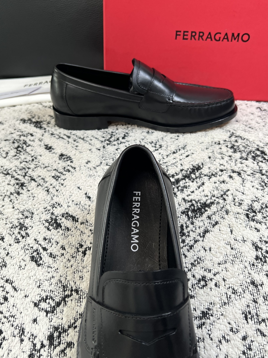 Ferragamo  高品质  顶级工艺品  菲拉格慕  皮鞋专柜同步发售原厂配置，意大利进口原版牛皮，进口水染牛里 ，