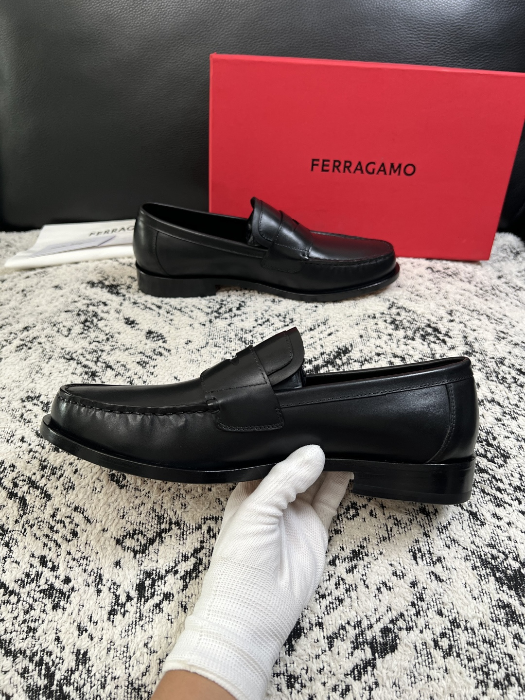 Ferragamo  高品质  顶级工艺品  菲拉格慕  皮鞋专柜同步发售原厂配置，意大利进口原版牛皮，进口水染牛里 ，