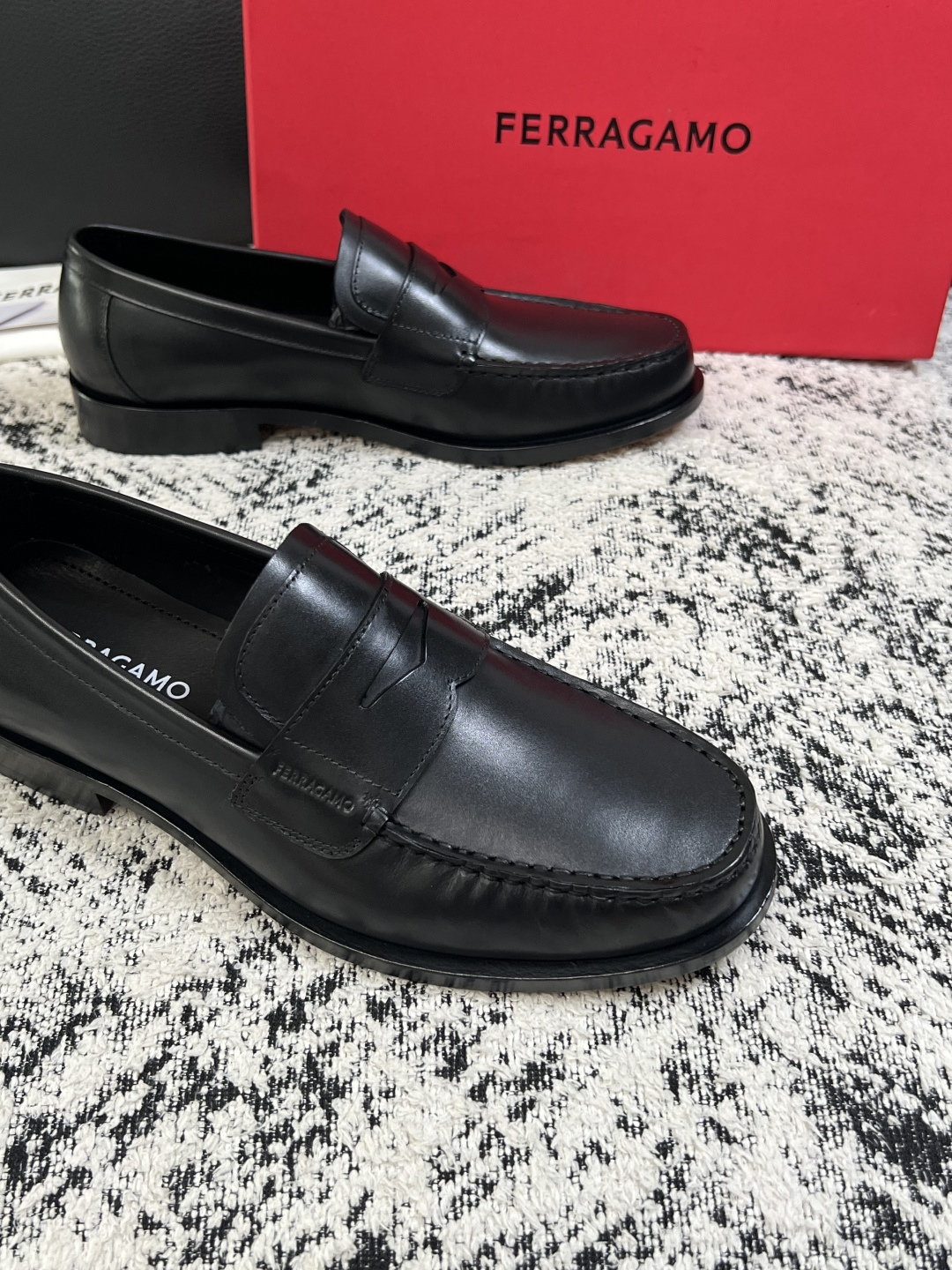 Ferragamo  高品质  顶级工艺品  菲拉格慕  皮鞋专柜同步发售原厂配置，意大利进口原版牛皮，进口水染牛里 ，